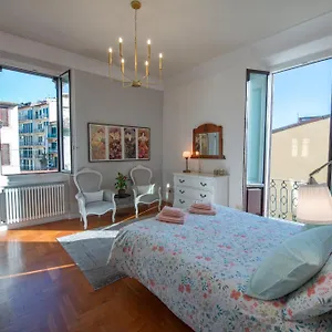Romantic And Charming Firenze
